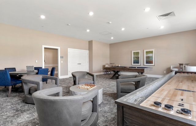 8 Peters Farm Way 105, Westborough, MA 01581