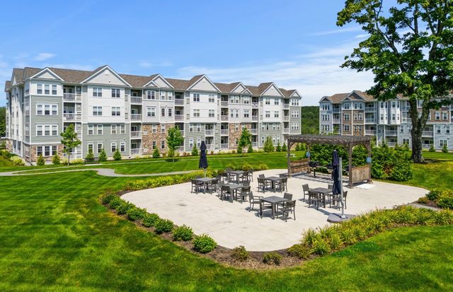 8 Peters Farm Way 105, Westborough, MA 01581