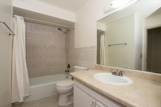 834 E Old Willow Road 209, Prospect Heights, IL 60070