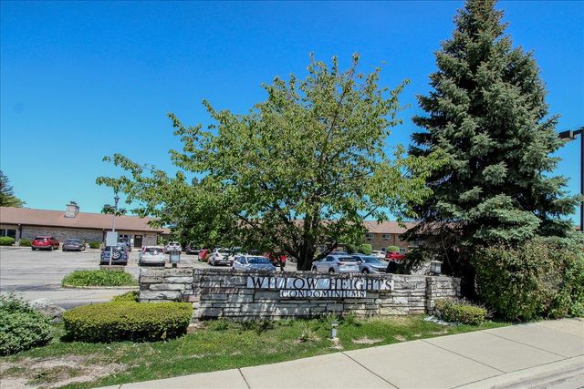 834 E Old Willow Road 209, Prospect Heights, IL 60070