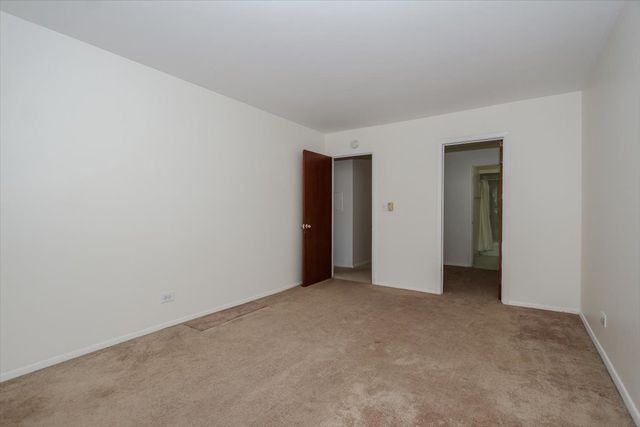 834 E Old Willow Road 209, Prospect Heights, IL 60070