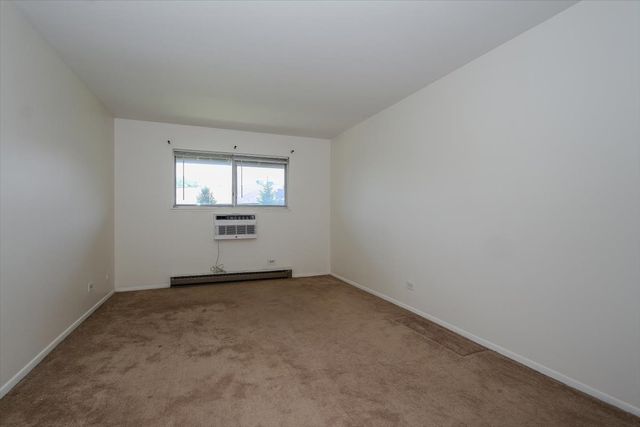 834 E Old Willow Road 209, Prospect Heights, IL 60070