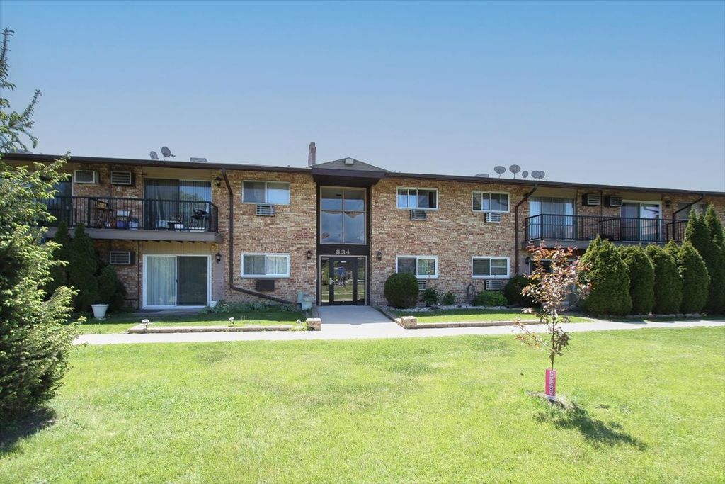834 E Old Willow Road 209, Prospect Heights, IL 60070