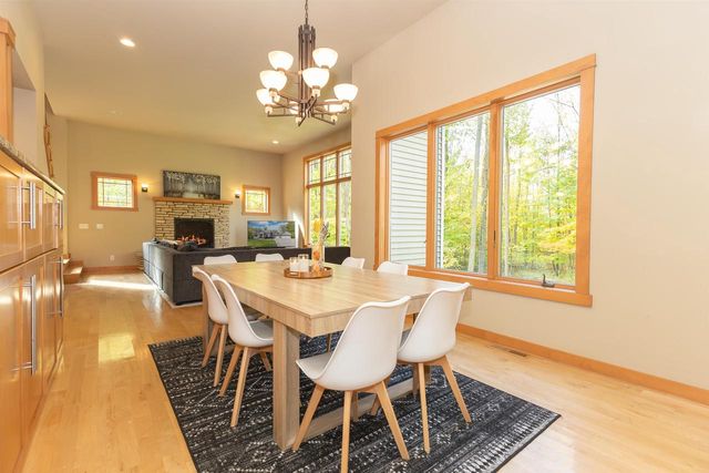 N1499 FOREST GLEN DRIVE, Greenville, WI 54942