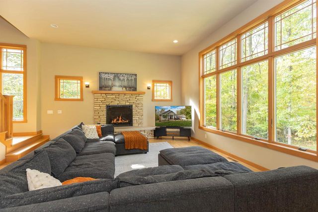 N1499 FOREST GLEN DRIVE, Greenville, WI 54942