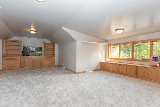 N1499 FOREST GLEN DRIVE, Greenville, WI 54942