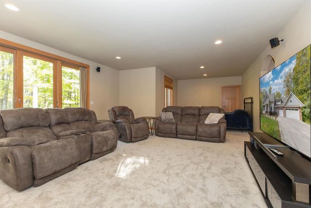 N1499 FOREST GLEN DRIVE, Greenville, WI 54942