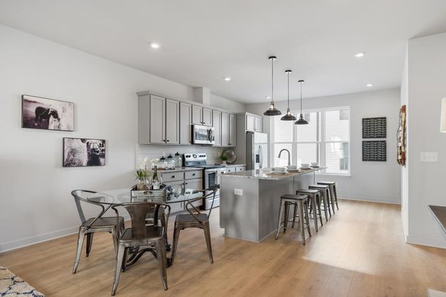 328 E Village Ln, Nashville, TN 37216