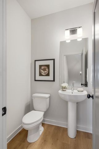 328 E Village Ln, Nashville, TN 37216