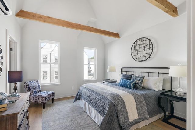 328 E Village Ln, Nashville, TN 37216