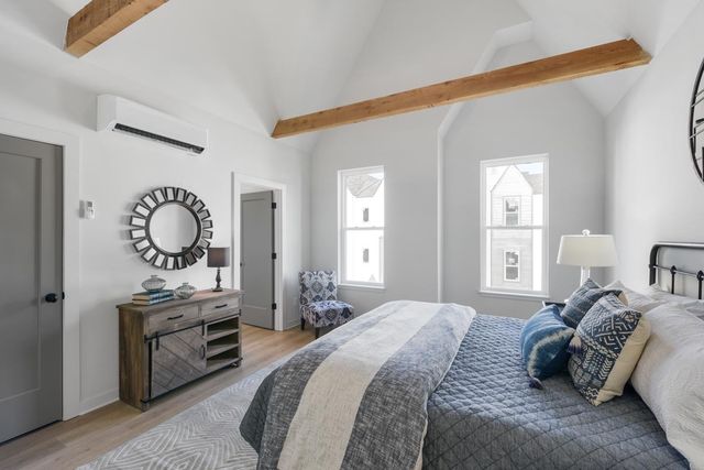 328 E Village Ln, Nashville, TN 37216