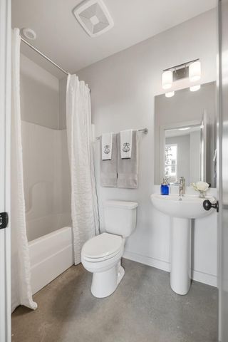 328 E Village Ln, Nashville, TN 37216