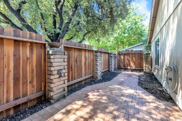 8079 La Riviera Dr, Sacramento, CA 95826