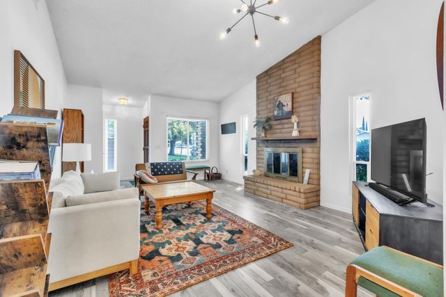 8079 La Riviera Dr, Sacramento, CA 95826