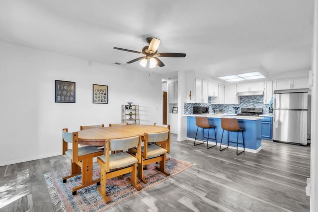 8079 La Riviera Dr, Sacramento, CA 95826