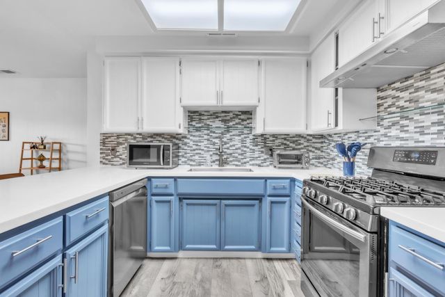8079 La Riviera Dr, Sacramento, CA 95826