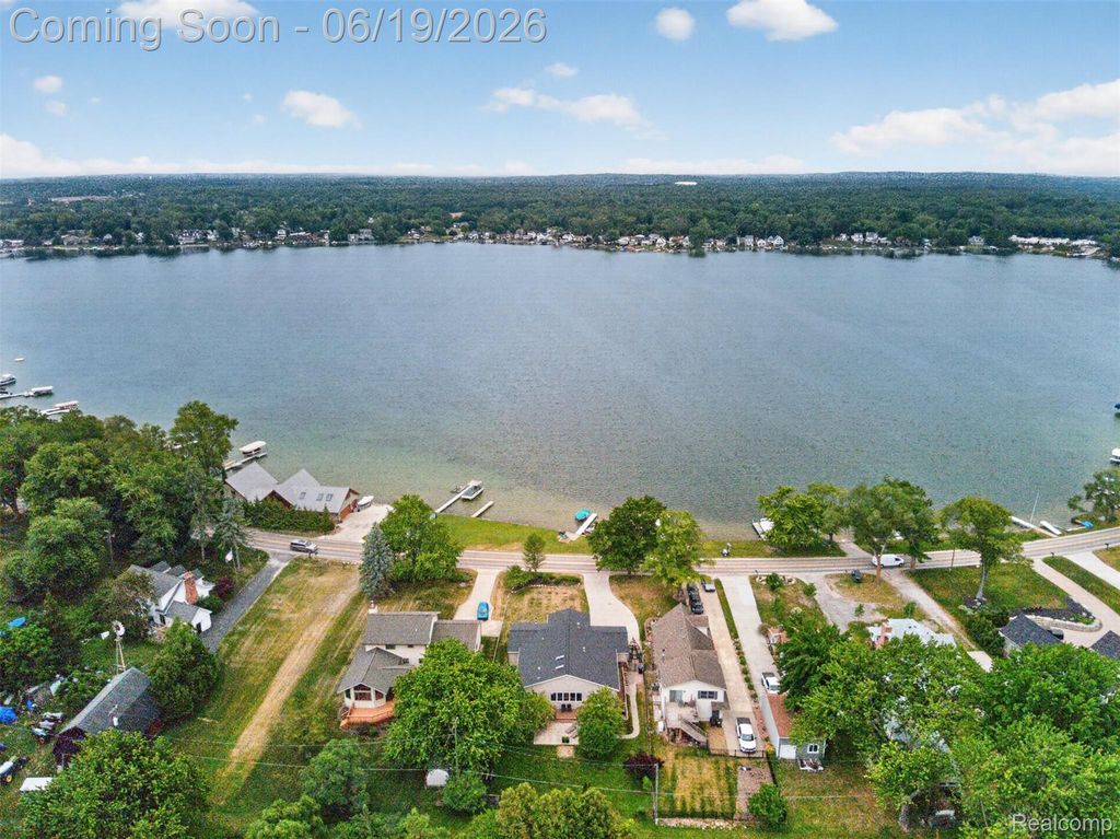 9259 Silverside, Green Oak Township, MI 48178
