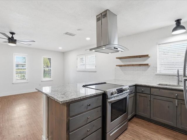 2531 W 12th Street, Dallas, TX 75211