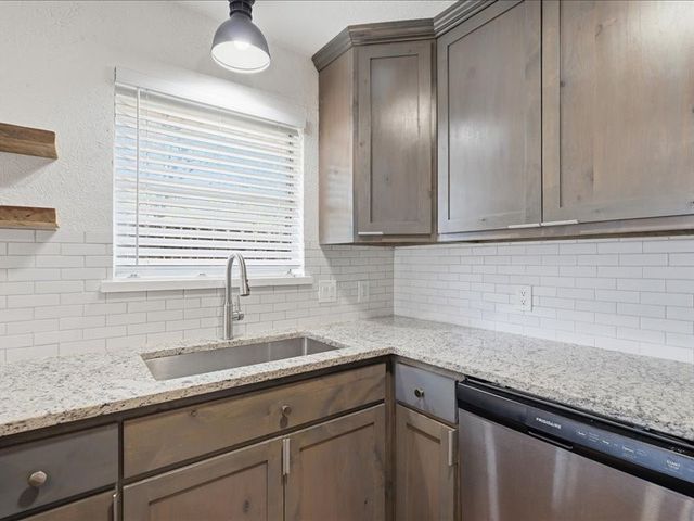 2531 W 12th Street, Dallas, TX 75211