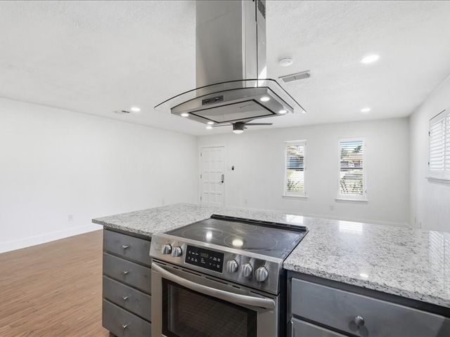 2531 W 12th Street, Dallas, TX 75211