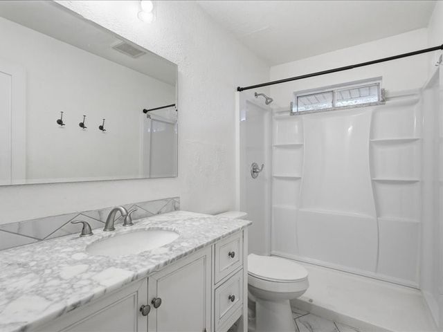 2531 W 12th Street, Dallas, TX 75211