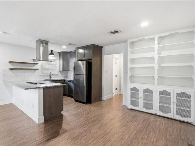 2531 W 12th Street, Dallas, TX 75211