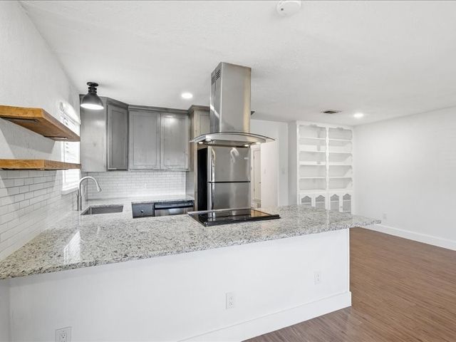 2531 W 12th Street, Dallas, TX 75211