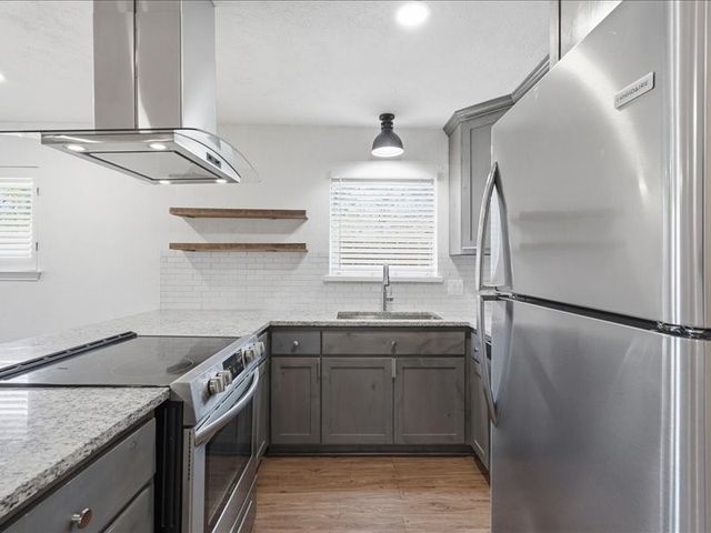 2531 W 12th Street, Dallas, TX 75211