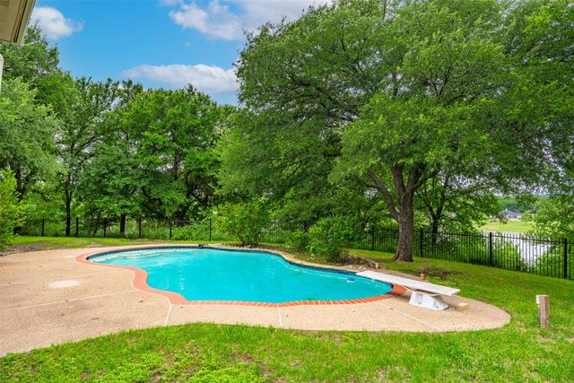 137 Lakeview Drive, Aledo, TX 76008