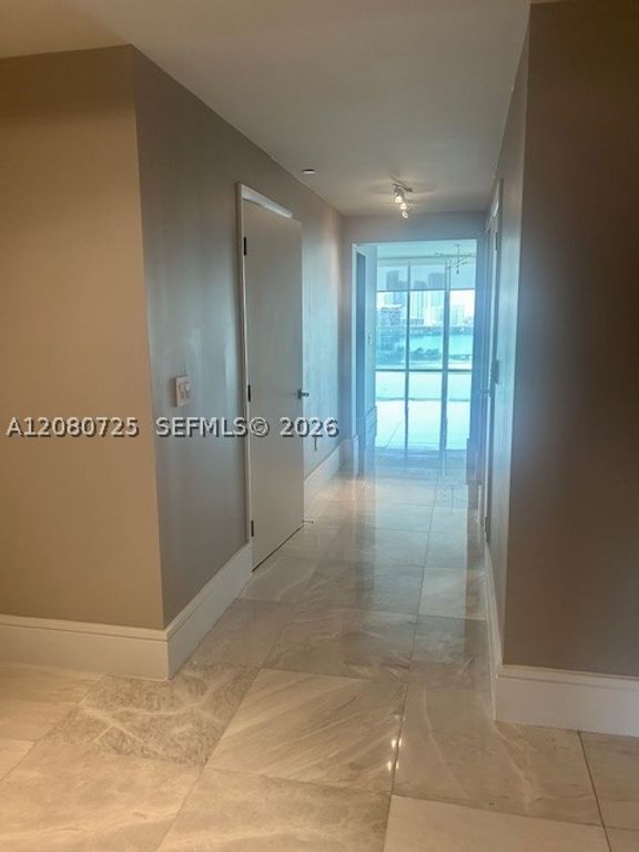 Image 10 of property listing at 3330 NE 190th St 1719, Aventura, FL 33180