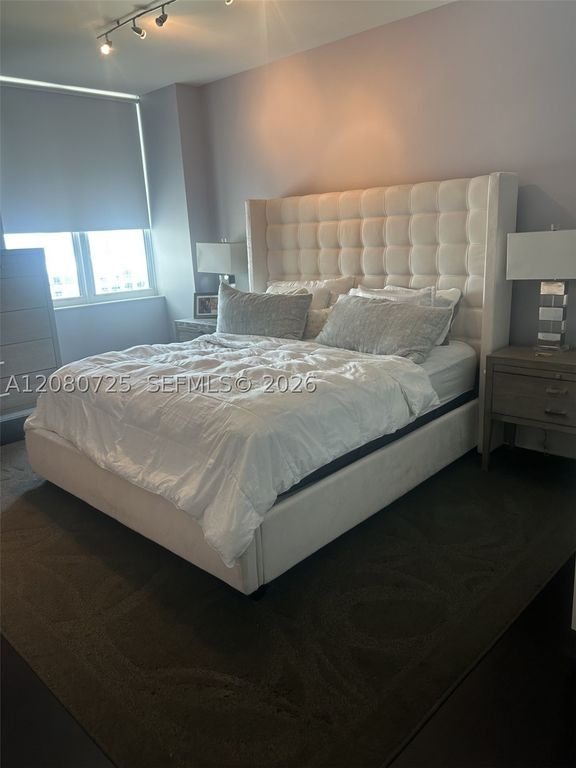Image 11 of property listing at 3330 NE 190th St 1719, Aventura, FL 33180