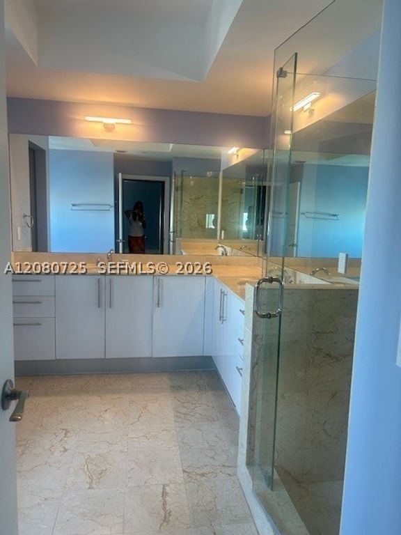 Image 12 of property listing at 3330 NE 190th St 1719, Aventura, FL 33180