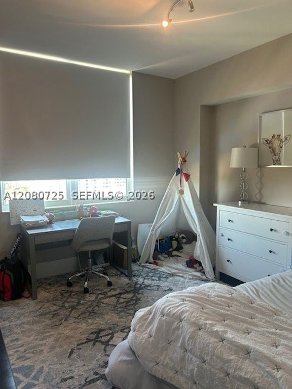 Image 13 of property listing at 3330 NE 190th St 1719, Aventura, FL 33180