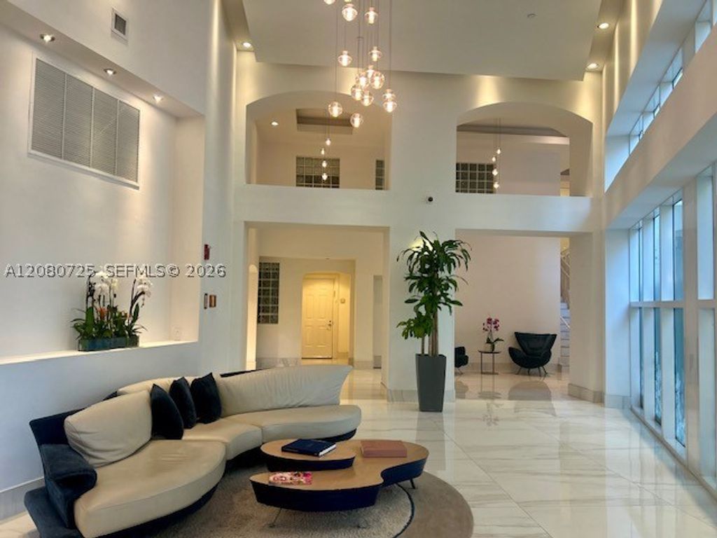 Image 15 of property listing at 3330 NE 190th St 1719, Aventura, FL 33180