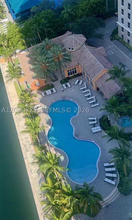 Image 17 of property listing at 3330 NE 190th St 1719, Aventura, FL 33180