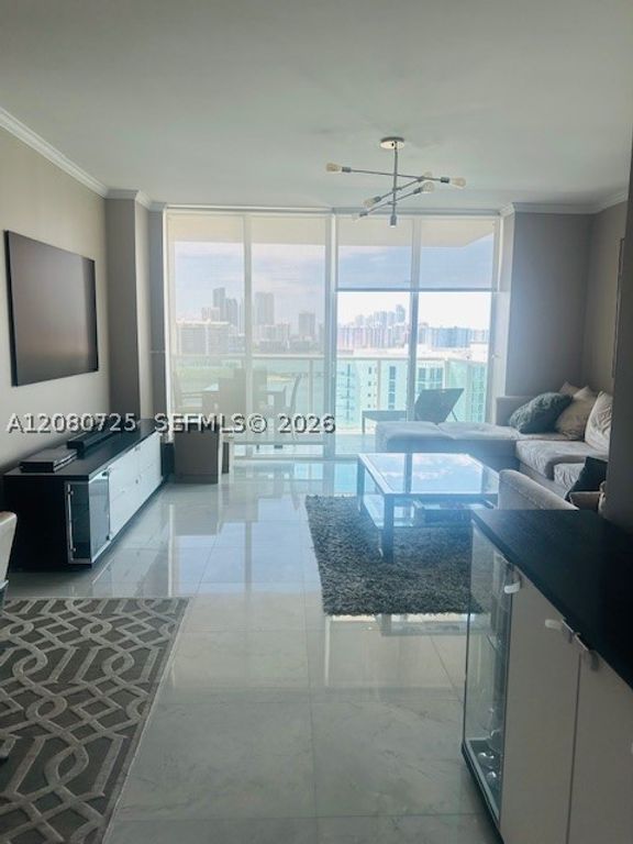 Image 4 of property listing at 3330 NE 190th St 1719, Aventura, FL 33180