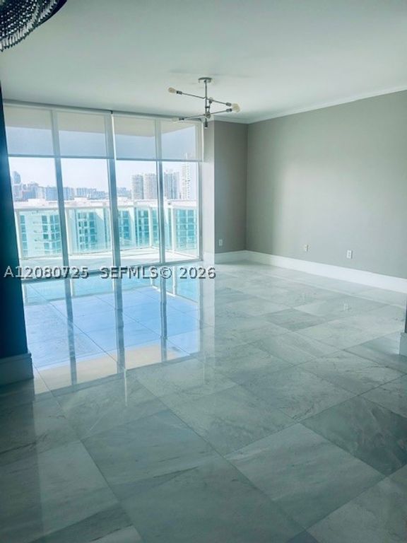 Image 7 of property listing at 3330 NE 190th St 1719, Aventura, FL 33180