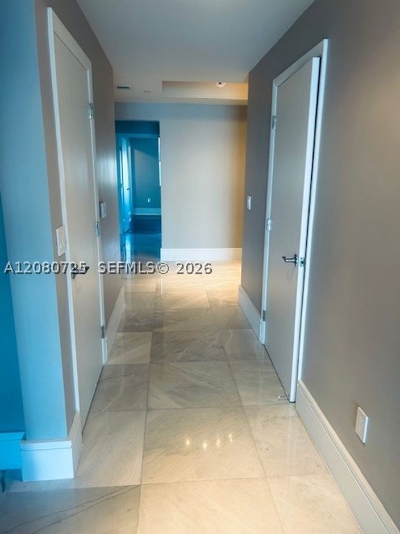 Image 9 of property listing at 3330 NE 190th St 1719, Aventura, FL 33180