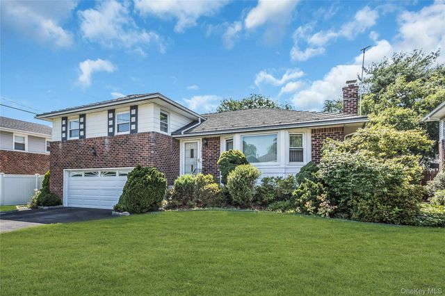 1812 Collins Street, Seaford, NY 11783