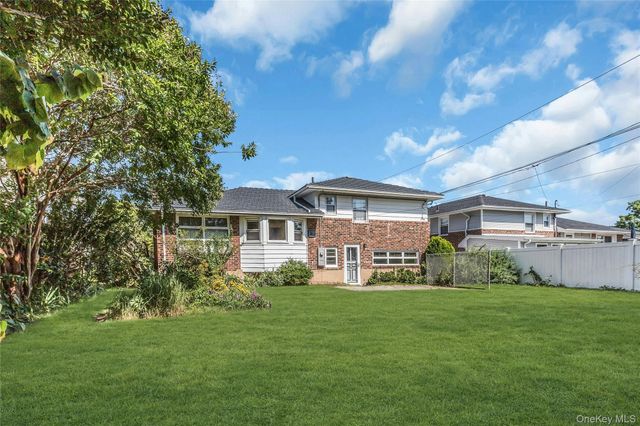 1812 Collins Street, Seaford, NY 11783