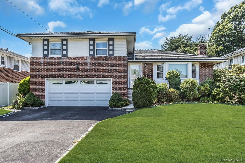 1812 Collins Street, Seaford, NY 11783