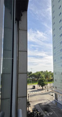 253 NE 2nd St 324, Miami, FL 33132