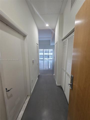 253 NE 2nd St 324, Miami, FL 33132