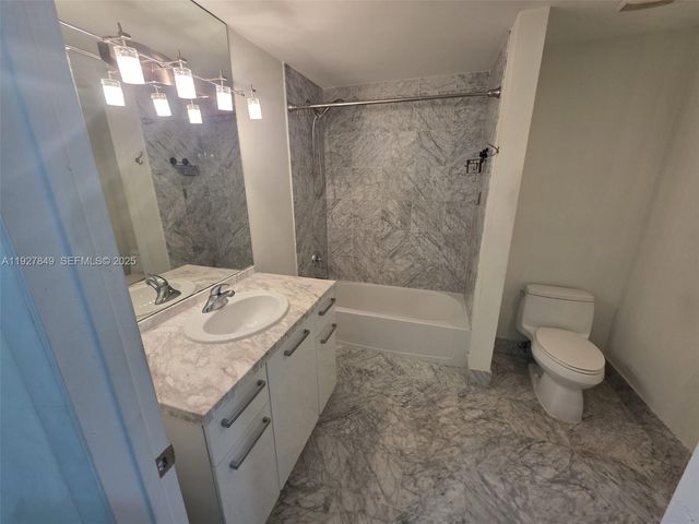253 NE 2nd St 324, Miami, FL 33132