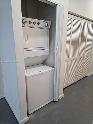 253 NE 2nd St 324, Miami, FL 33132