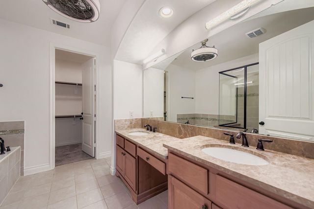 6621 N Main Street, Houston, TX 77009