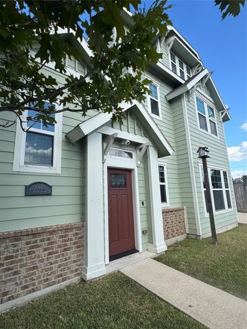 6621 N Main Street, Houston, TX 77009