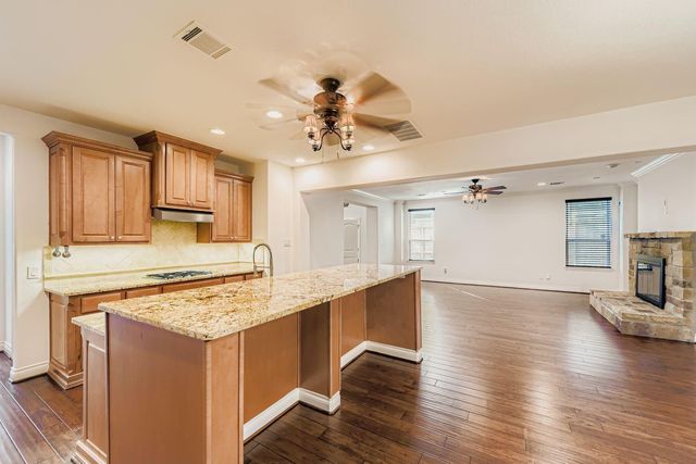 6621 N Main Street, Houston, TX 77009