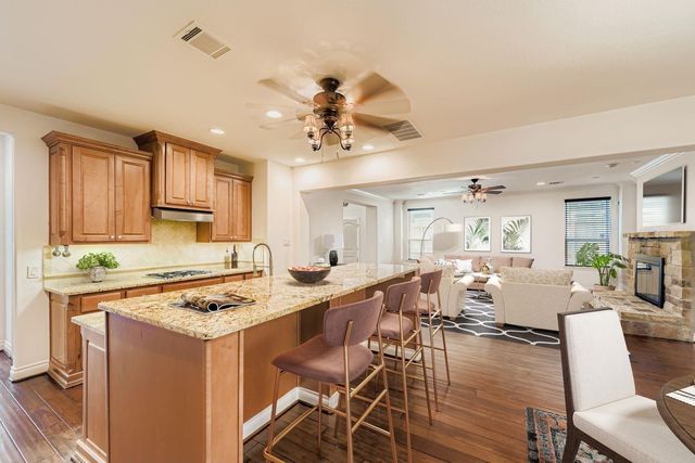 6621 N Main Street, Houston, TX 77009