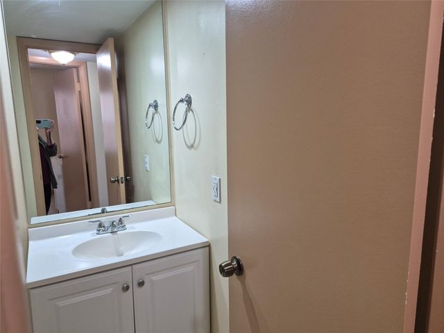 8891 Sunrise Lakes Boulevard 111, Sunrise, FL 33322